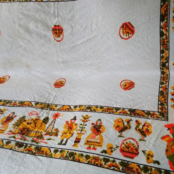 Vintage Fall European Table Cloth Farm Autumn Theme 5' x 4' Rooster Chickens - Picture 2 of 3